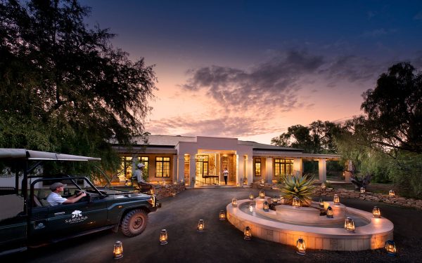 manor-house-arrival-dusk-drinks-game-drive-samara-game-reserve-karoo-dook