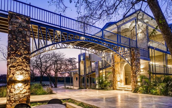 Hotel-Features-under-Victoria-Falls-Bridge-Replica