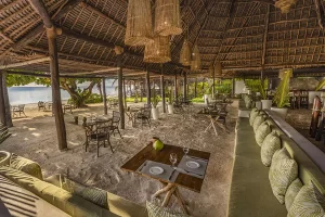 breezes-bungalows-outside-undercover-seating