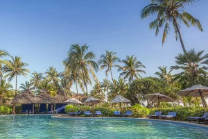 breezes-free-form-swimming-pool