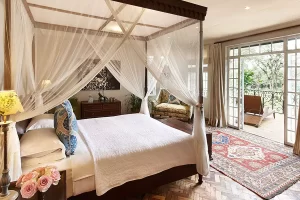 giraffe-manor-blixen-suite-king-bedroom