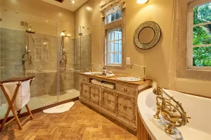 giraffe-manor-garden-manor-edds-bathroom