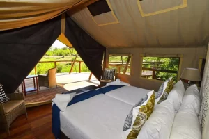Deteema Springs Camp bedroom, Zimbabwe