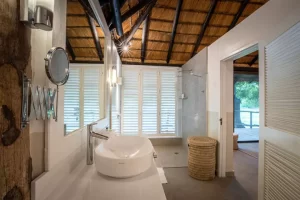 Mfuwe Lodge bathroom, Zambia