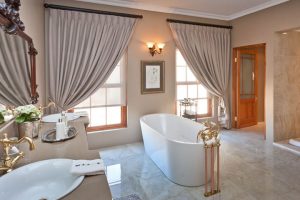 La-Plume-superior-bathroom-route-62