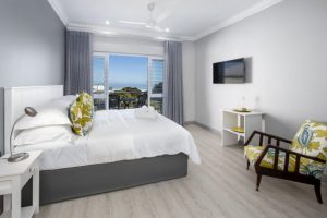 Whale-Coast-Ocean-Villa-honeymoon-hermanus